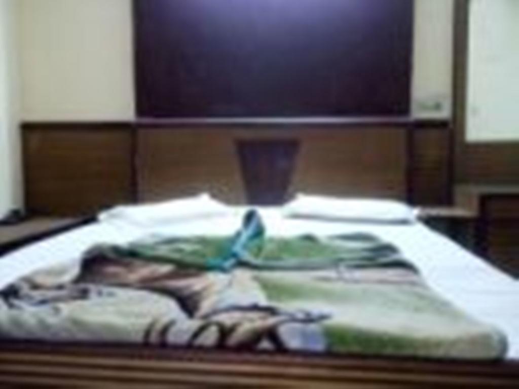 Hotel Hans International New Delhi Room photo