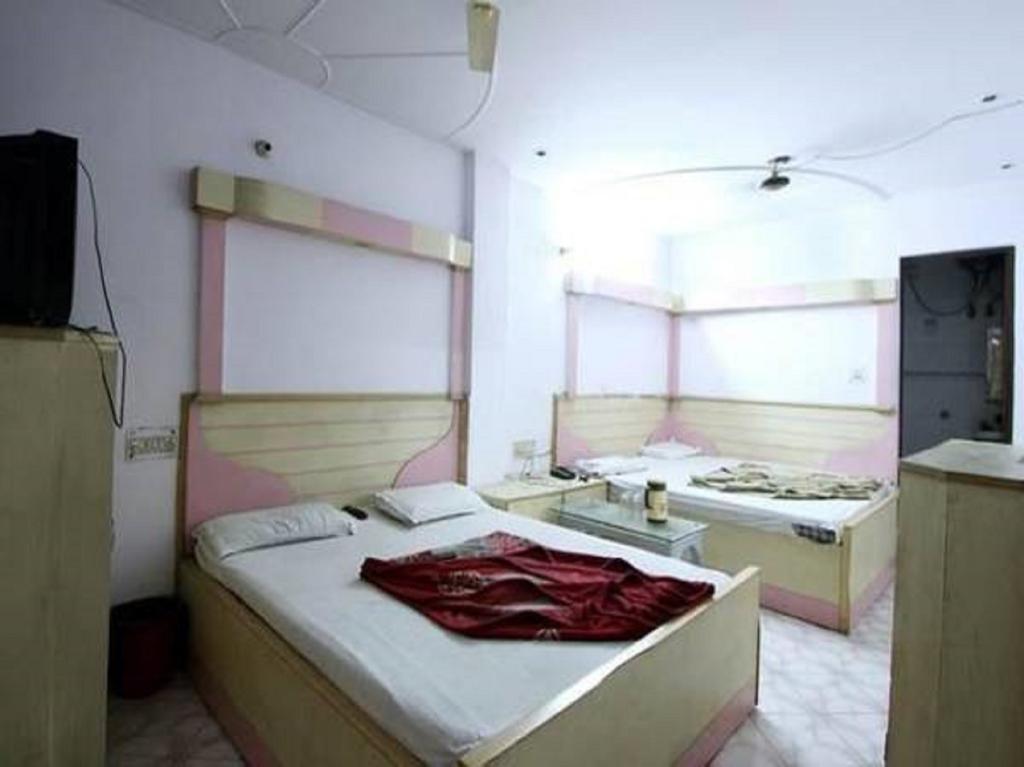 Hotel Hans International New Delhi Room photo